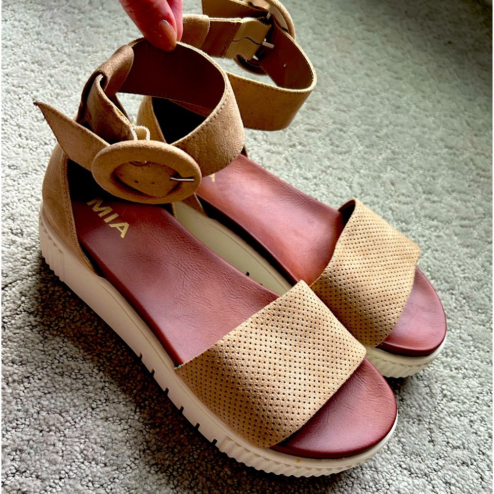 Mia Sandals Ellen platform sandal